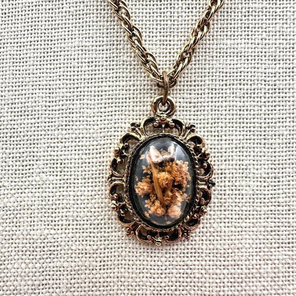 Vintage Gold Tone Filigree Pendant Necklace Dried Flowers Cameo Style Retro Boho